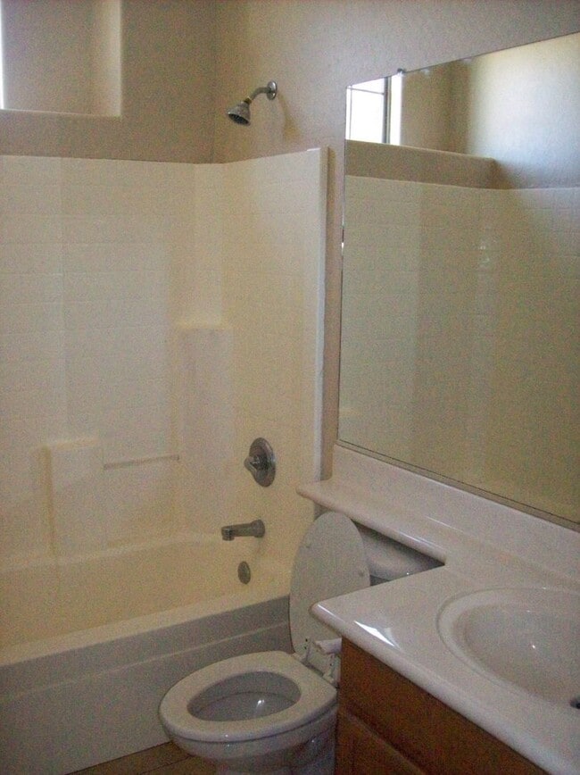 Building Photo - Spectrum At Val Vista