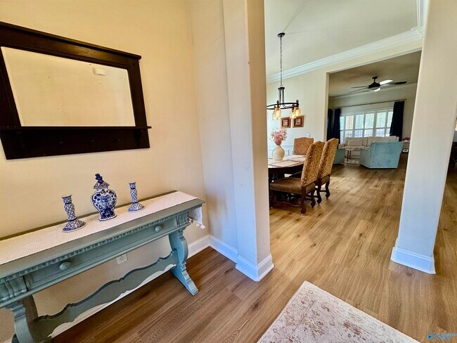 Building Photo - 1024 Split Rock Cove