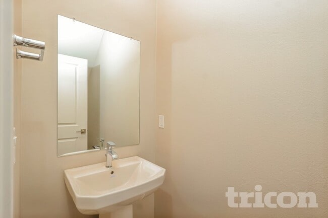 Building Photo - 10576 Amigos Ct