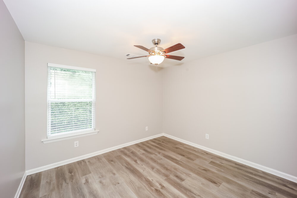 Building Photo - 2080 Valley Creek Dr