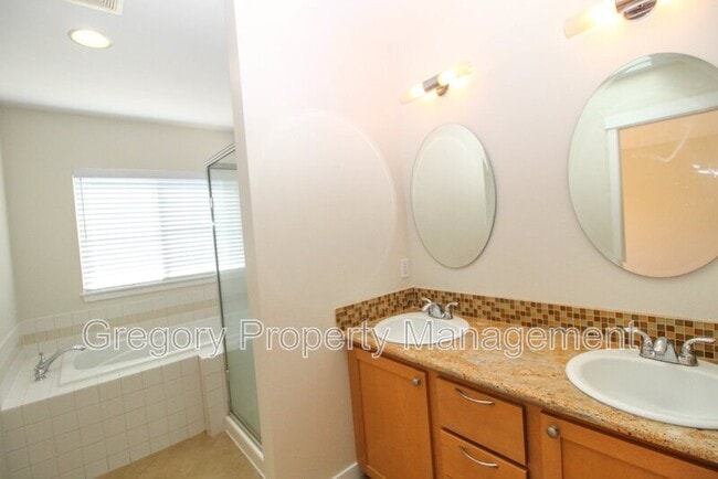 Building Photo - 15720 NE 95th Way
