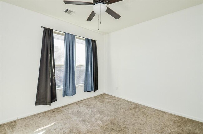 Building Photo - 25410 Champion Ridge Ct