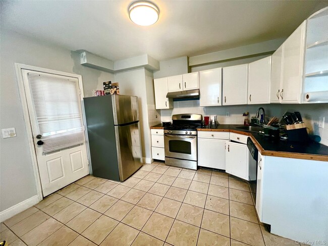 Building Photo - 11 Liberty St