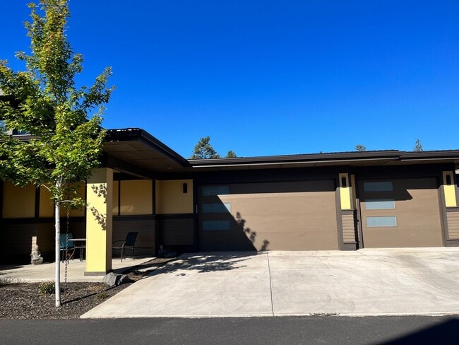 Building Photo - Stunning Prairie style 2bd/2bath + office in ClearPine!