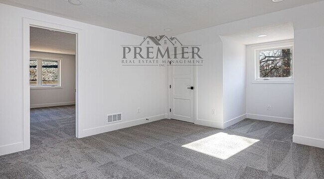 Building Photo - Stunning Remodeled 4 bedroom / 4 bath-2026...