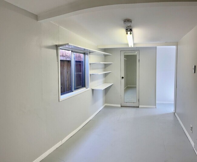 Building Photo - Charming Single Family Home