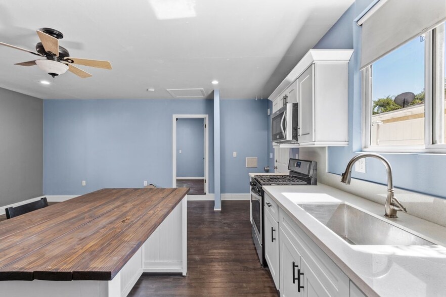 Building Photo - 19403 Welby Way