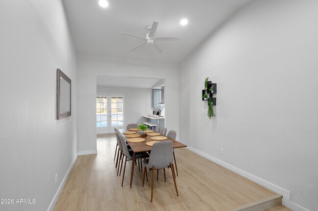 Building Photo - 2331 E Sunnyside Dr