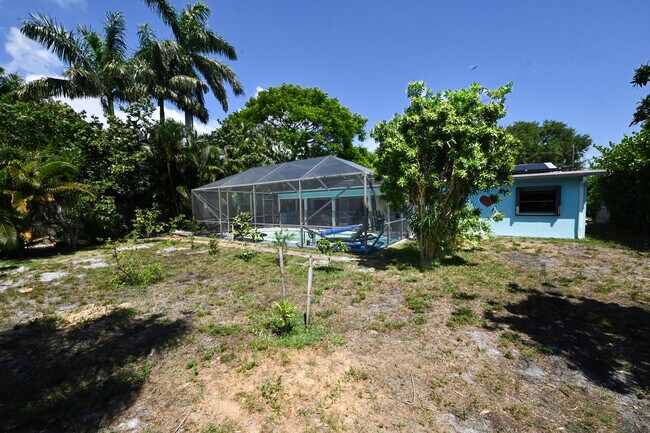 Building Photo - 6432 SE Clairmont Pl