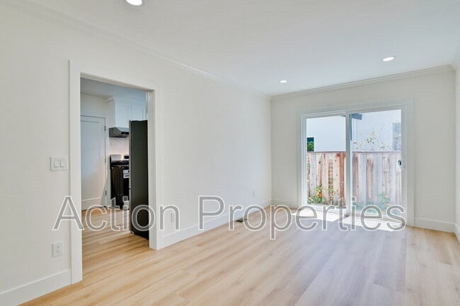 Building Photo - 207 Haight St