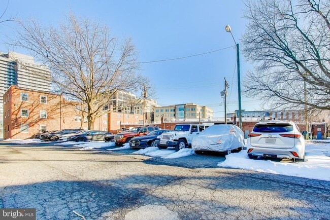 Building Photo - 1724 N Quinn St