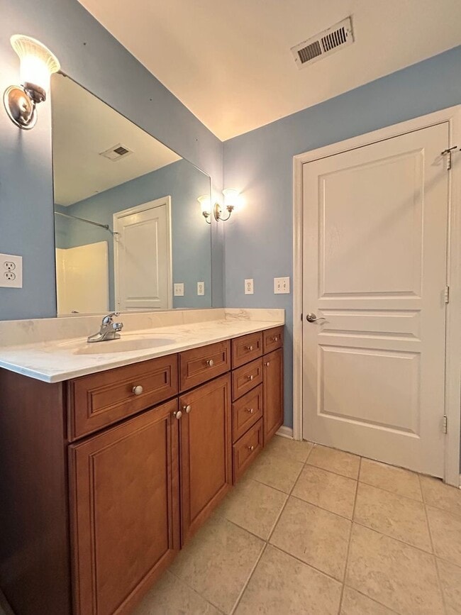 Building Photo - Welcome to this charming house "ASK ABOUT OUR ZERO DEPOSIT"