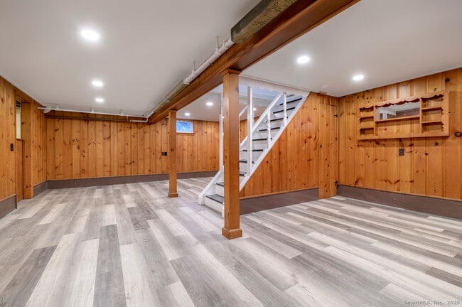 Building Photo - 34 Alpine St