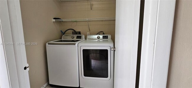 Building Photo - 1451 W Sandpiper Cir