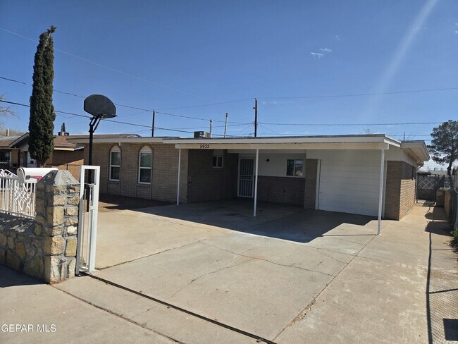 Building Photo - 5632 Salem Dr