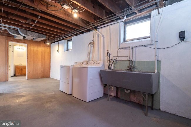 Building Photo - 312 N Highland St