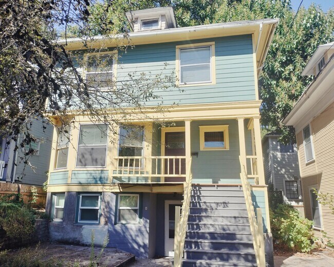 Primary Photo - Bee House