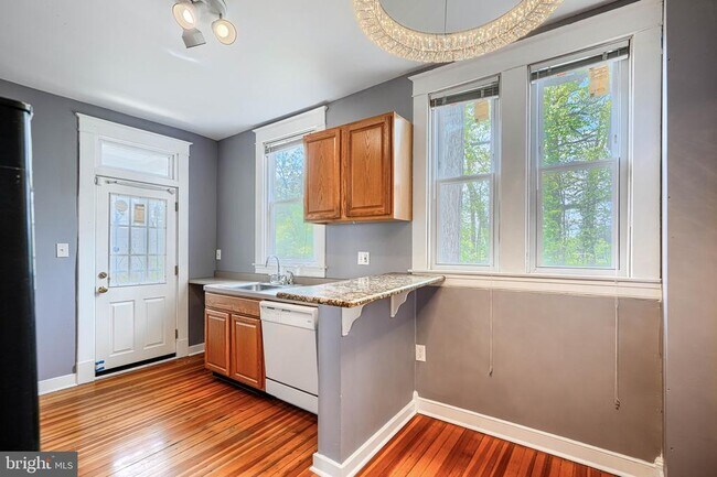 Building Photo - 3213 Vickers Rd