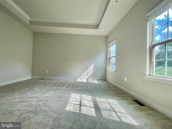 Building Photo - 9576 Fern Hollow Way