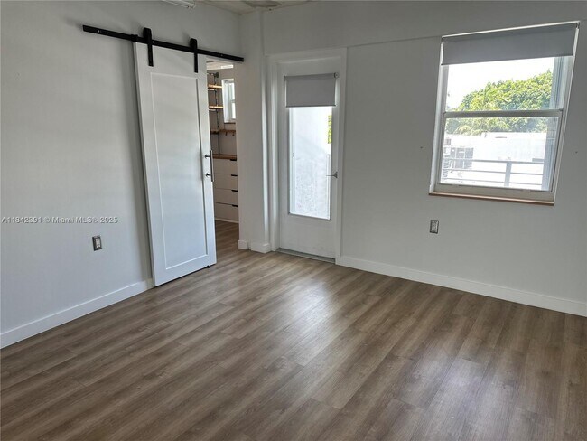 Building Photo - 1545 Euclid Ave