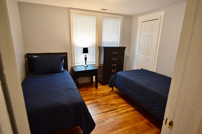Building Photo - 47 Massasoit Ave