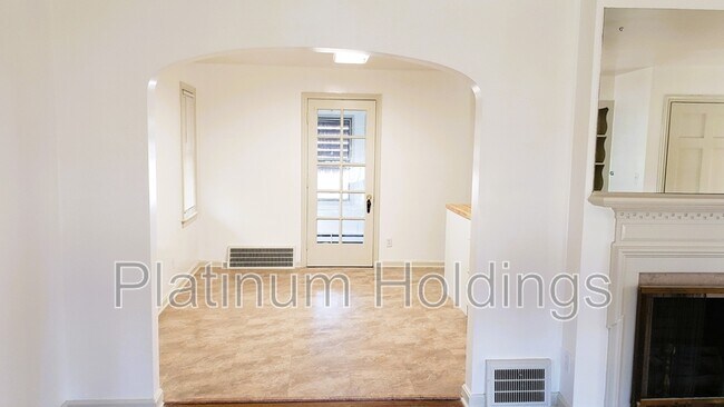 Building Photo - 3781 Northwood Rd