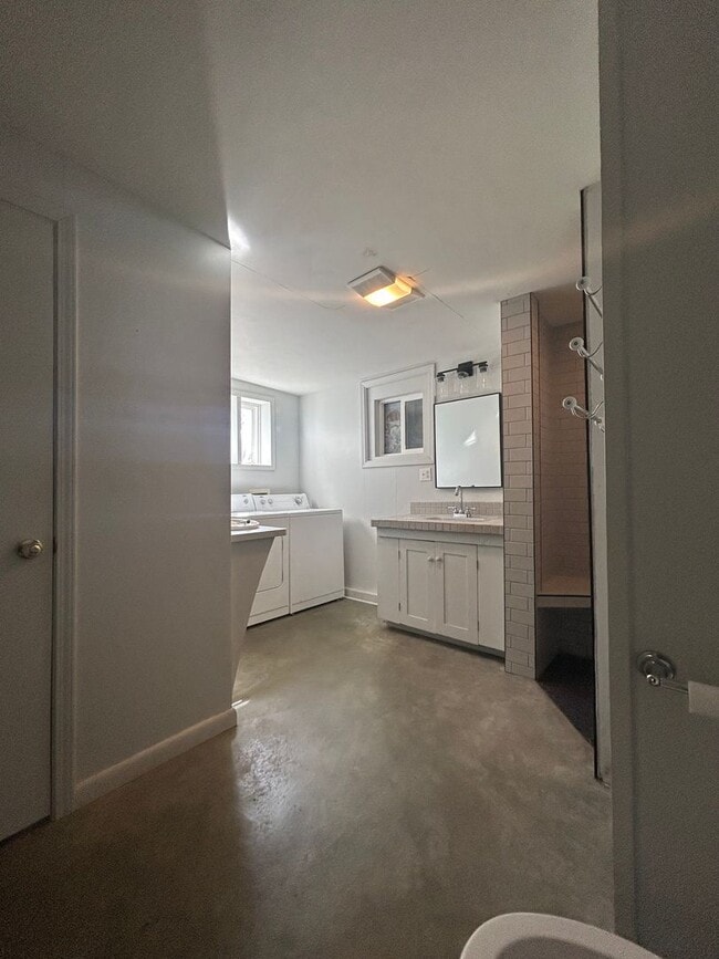 Building Photo - 1101 S Washington Ave