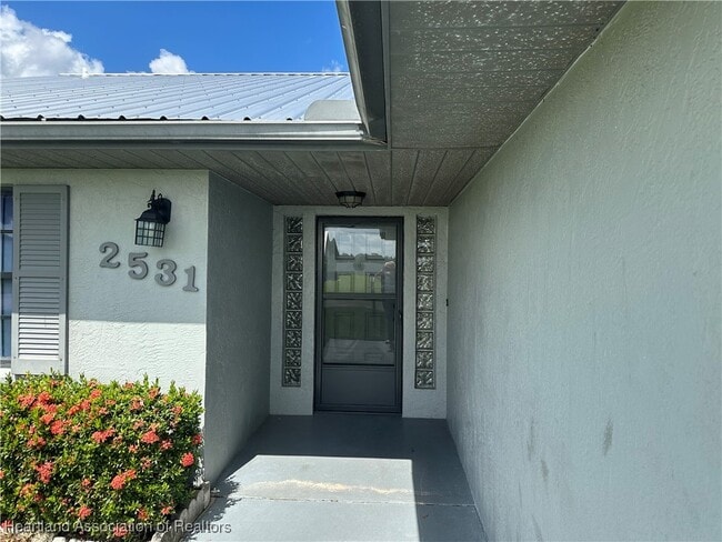 Building Photo - 2531 N Orangewood St