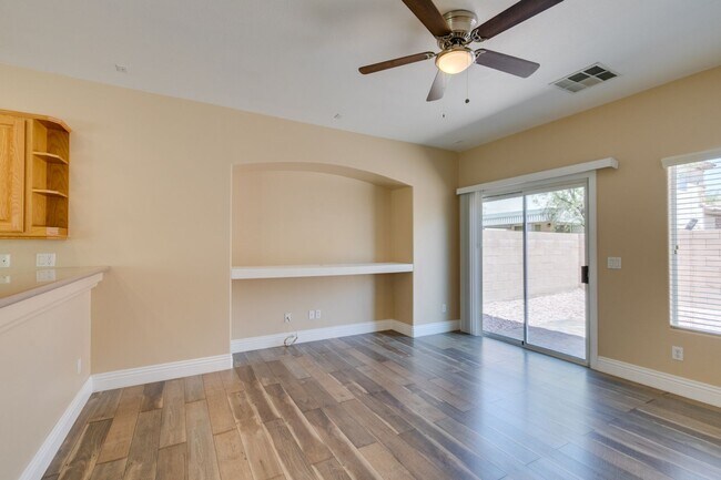 Building Photo - Spacious & Beautiful 3-Bedroom Home in Gat...