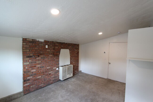 Building Photo - 1612 N San Francisco St