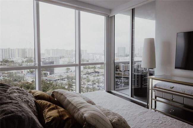 Building Photo - 18201 Collins Ave