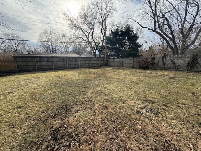 Building Photo - Spacious 3-Bedroom Home with Large Backyard