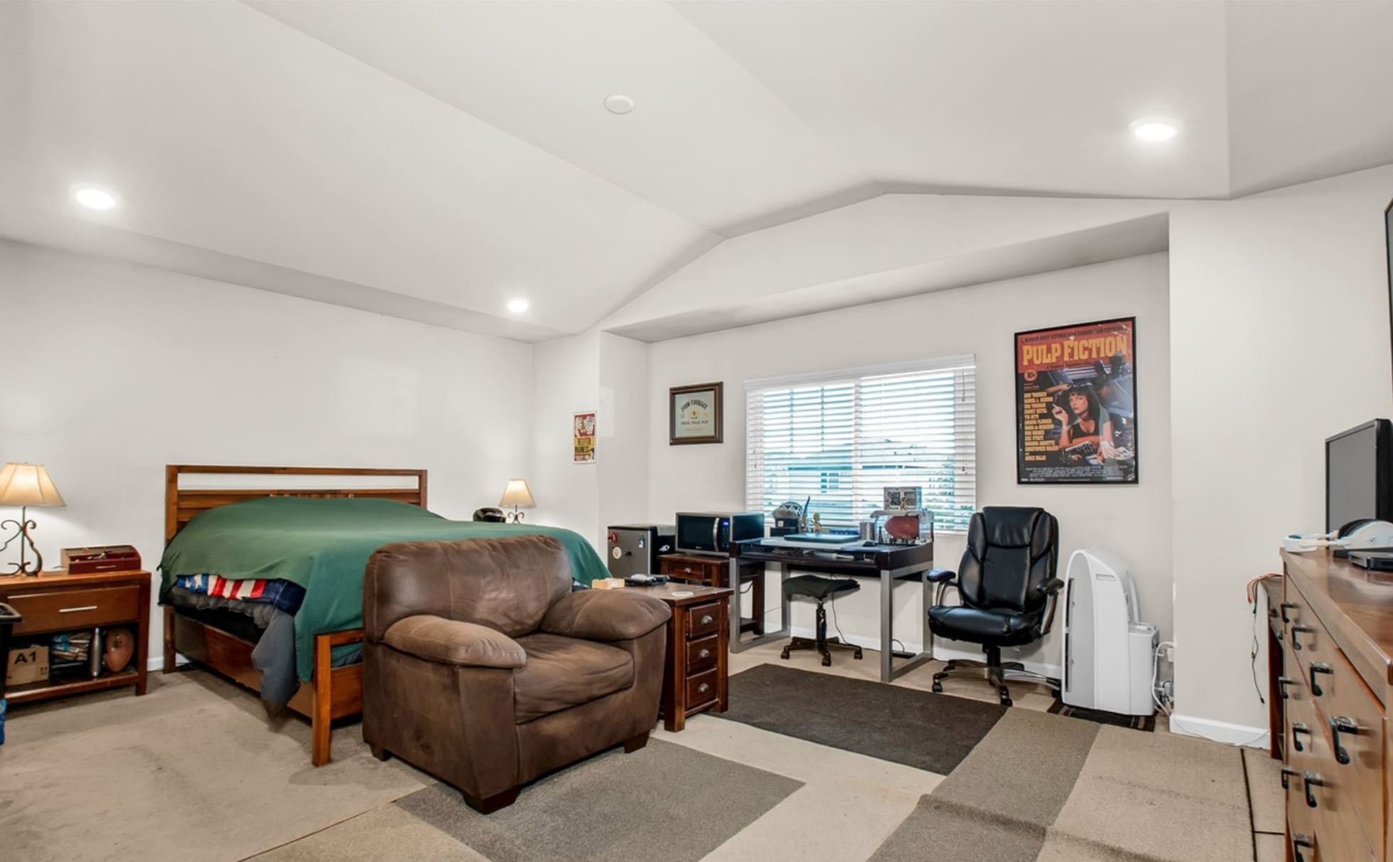 Building Photo - 3358 Nova St NE