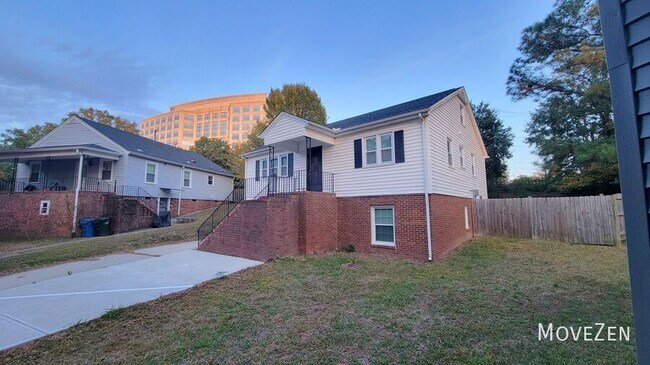 Building Photo - 7 Ratcale Ln