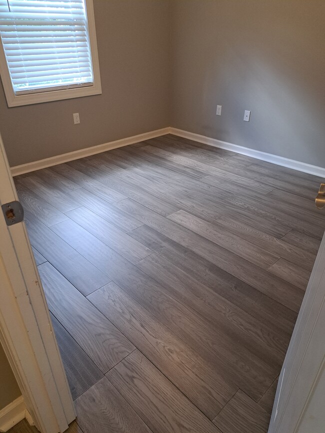 Building Photo - 202 Capital St