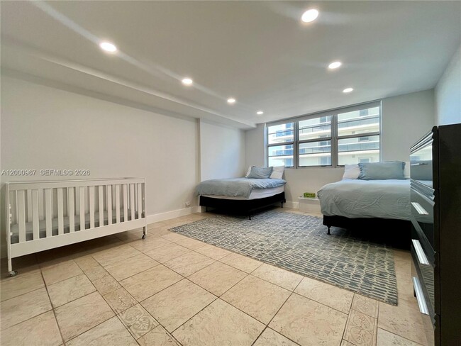 Building Photo - 9511 Collins Ave