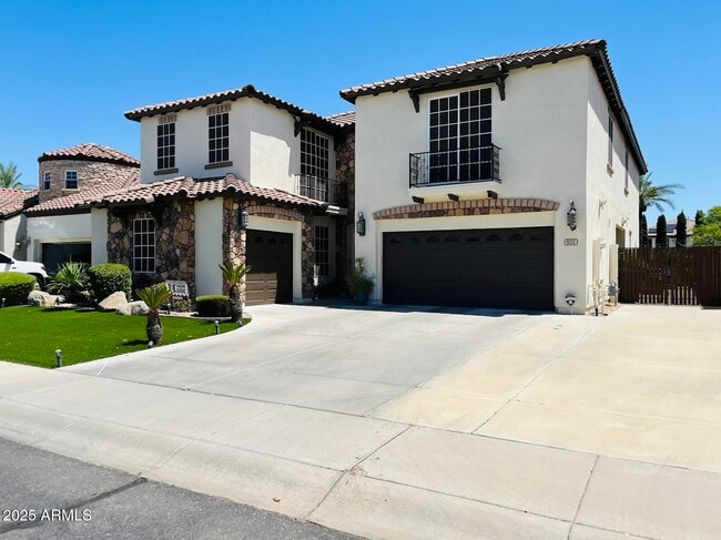 Primary Photo - 931 E Canyon Way