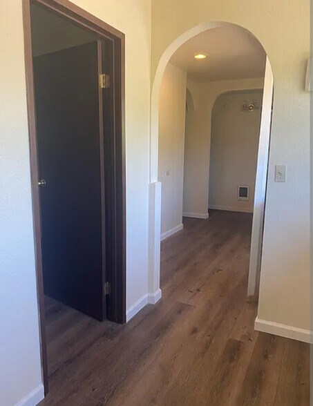 Building Photo - 1731 NE Northgate Way