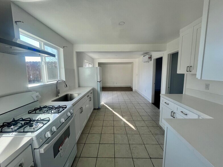 Building Photo - 370 Bridgevale Rd