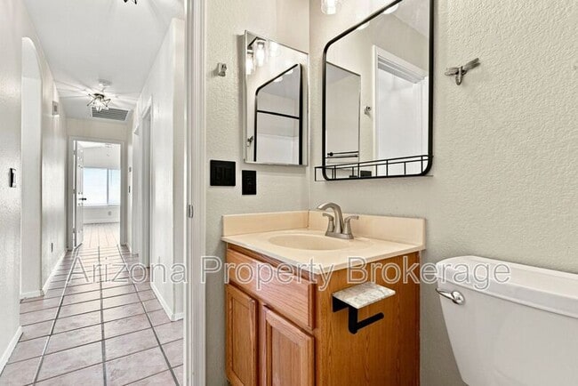 Building Photo - 1885 E Palomino Dr