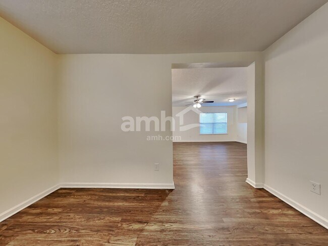 Building Photo - 2260 Brian Lakes Dr E