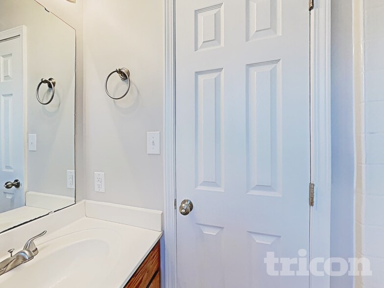 Building Photo - 9408 Northwoods Forest Dr