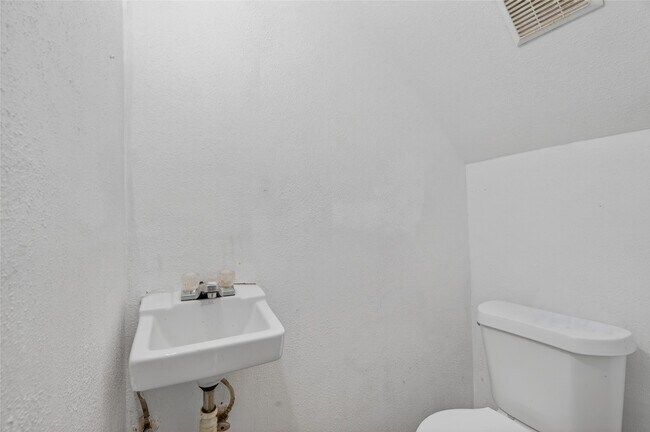 Building Photo - 9550 Deering Dr