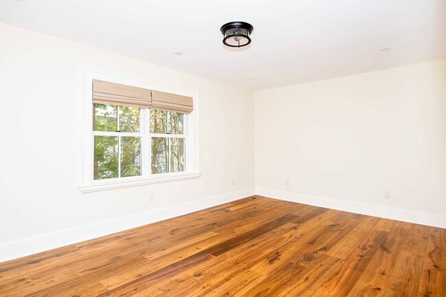 Building Photo - 39 MERRITT Ave