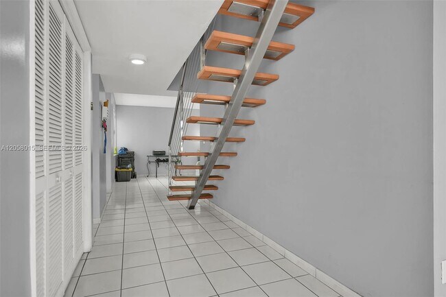 Building Photo - 9177 Fontainebleau Blvd