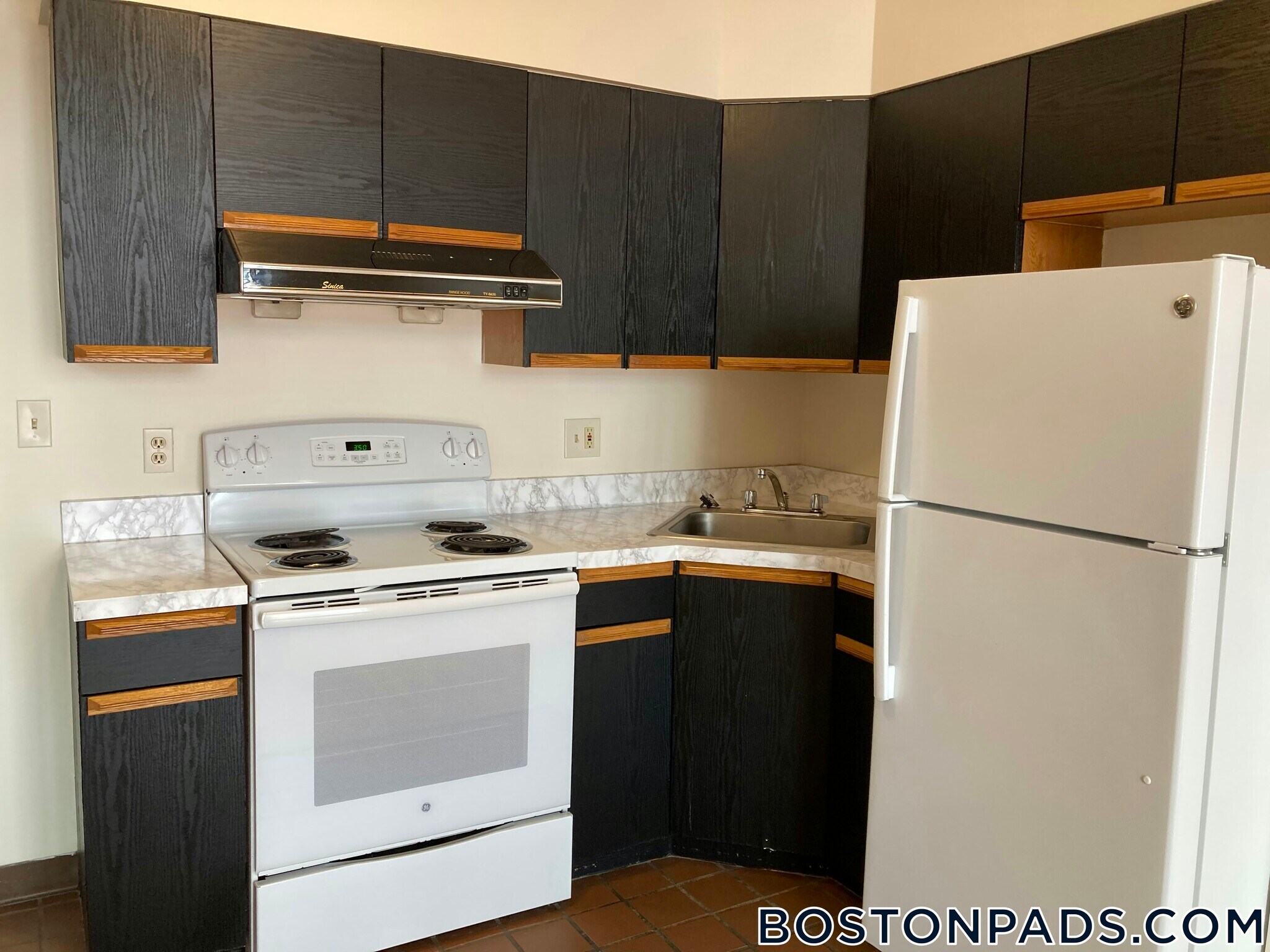 Building Photo - 81 Essex St