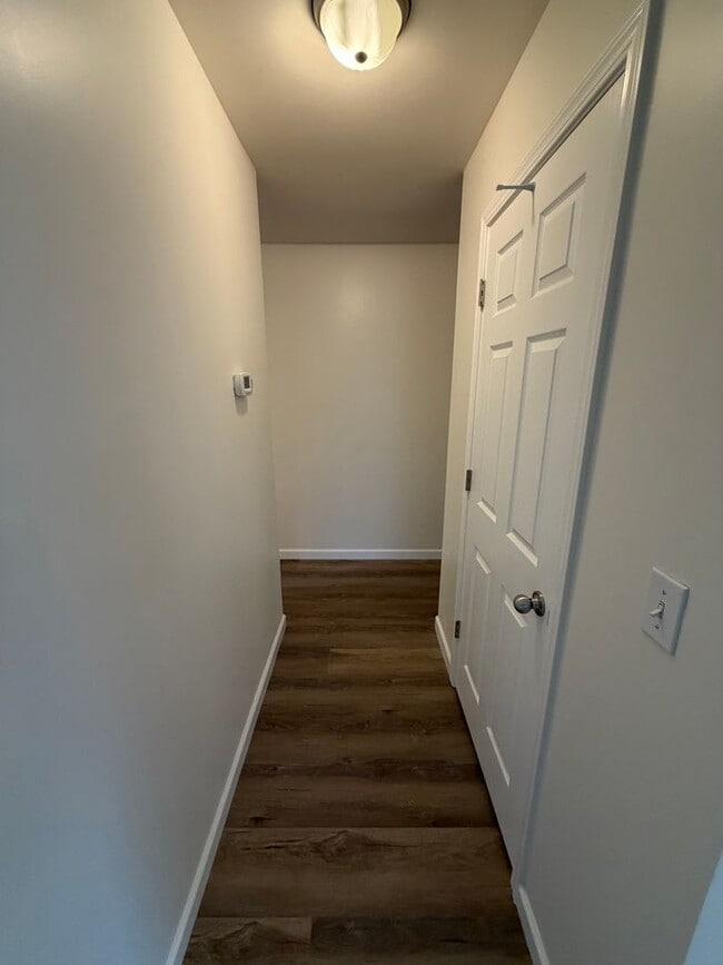 Building Photo - Sanger home