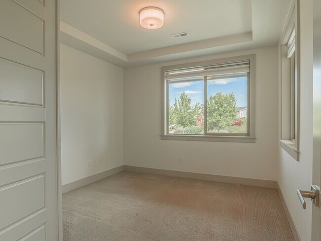 Building Photo - Stunning Ten Trails Home for Rent! 5 bedro...