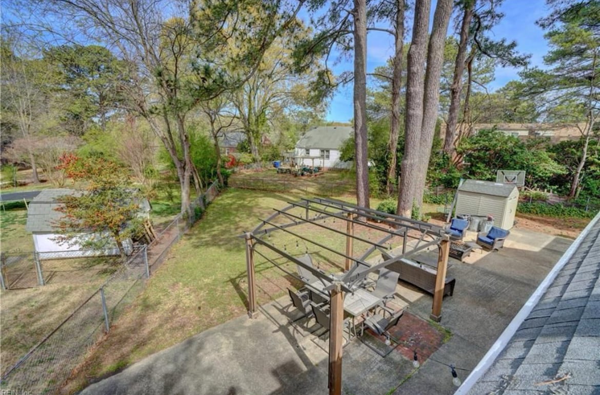 Building Photo - 8578 Circle Dr