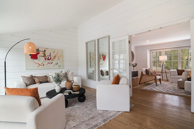 Building Photo - Gated Brentwood Circle Family Home